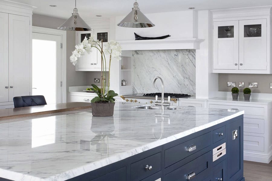 What's the better countertop material quartz or quartzite?